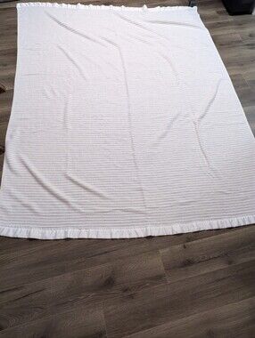 Vintage  Waffle Weave Satin Trim Edge Acrylic Thermal Blanket Size 82x68. EUC.